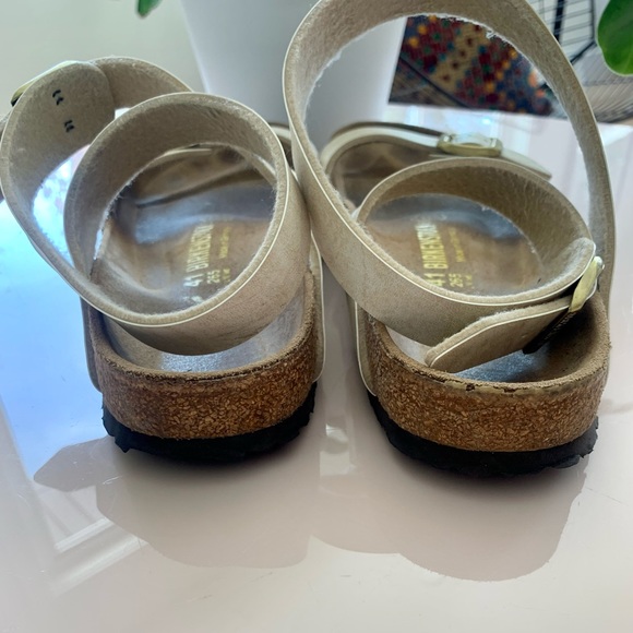 Birkenstocks similar to Yara - Picture 6 of 9